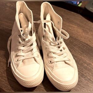 Chuck Taylor Converse High Tops size 7 off white